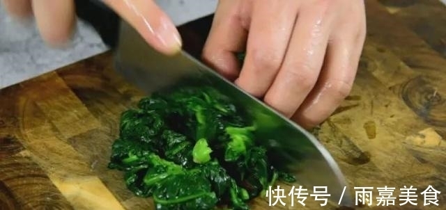 菠菜|再穷也要给孩子吃这菜，1周吃3次，补血又补钙，孩子身高蹭蹭涨