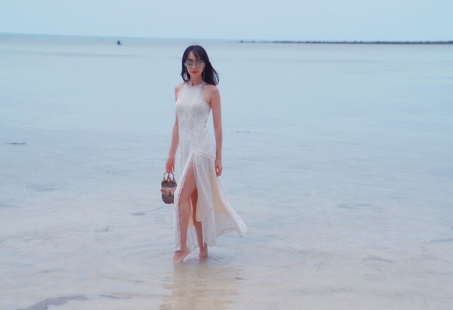 雷佳音称自己老婆比迪丽热巴漂亮,看到照片,粉丝:这身材厉害了