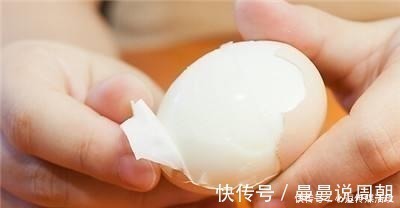 煮鸡蛋，别只会加盐，再加一勺“它”，口感更鲜嫩，剥壳更容易！