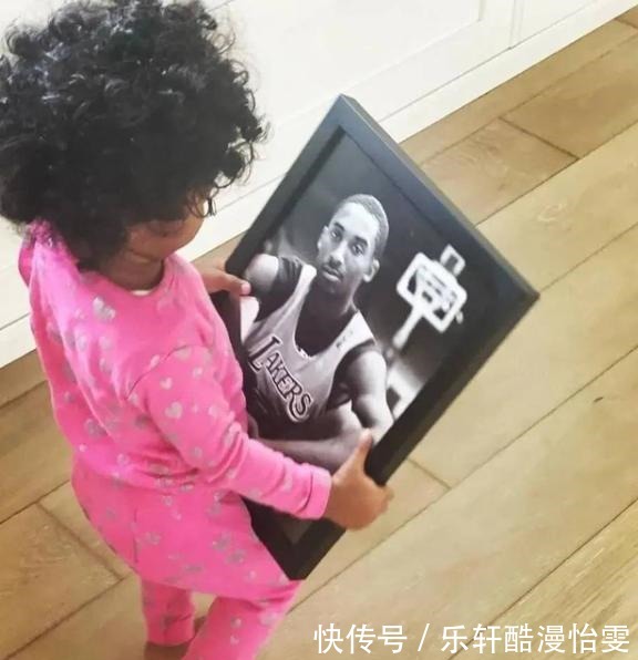 koko|瓦妮莎晒全家福!3个女儿都不打篮球,科比手艺没了继承人