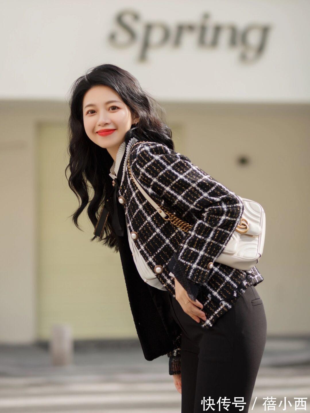 外套 优雅的女人必须有“小香风外套”,配半身裙知性优雅,配裤子时髦