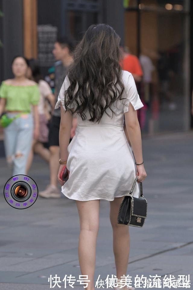 上衣|紧身裙的时尚穿搭，彰显女性美丽曲线，身材完美