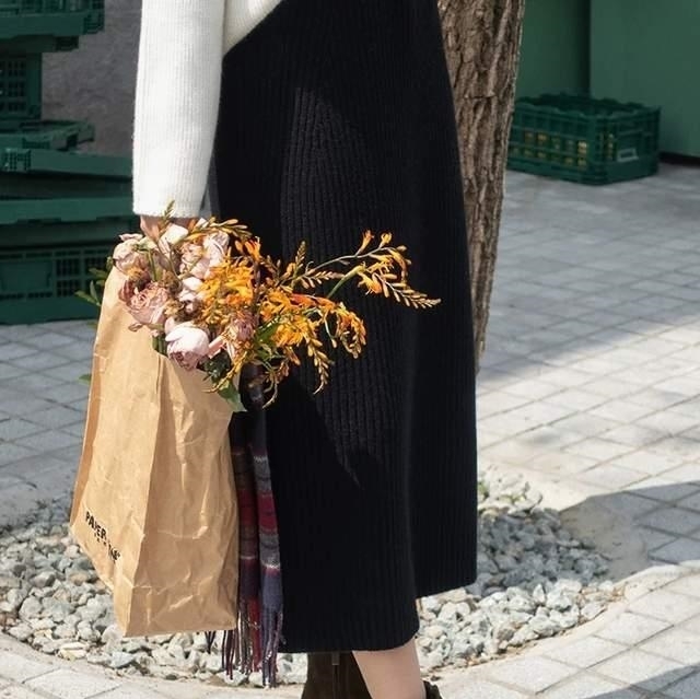 女人 精致的女人不需要扮嫩,身着优雅的裙装穿搭,温柔高级又不显老