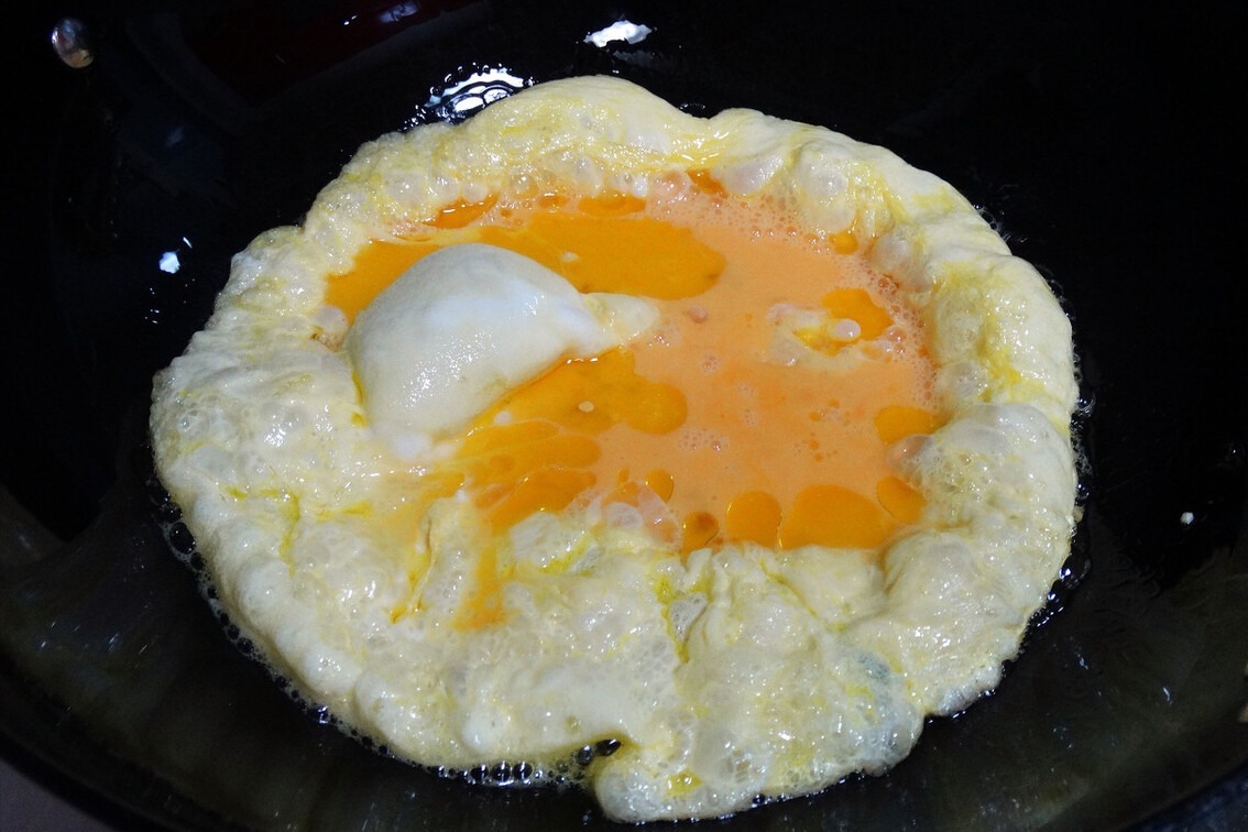 酱油炒饭，颜色红亮味道香，米饭分明，还得多做这一步