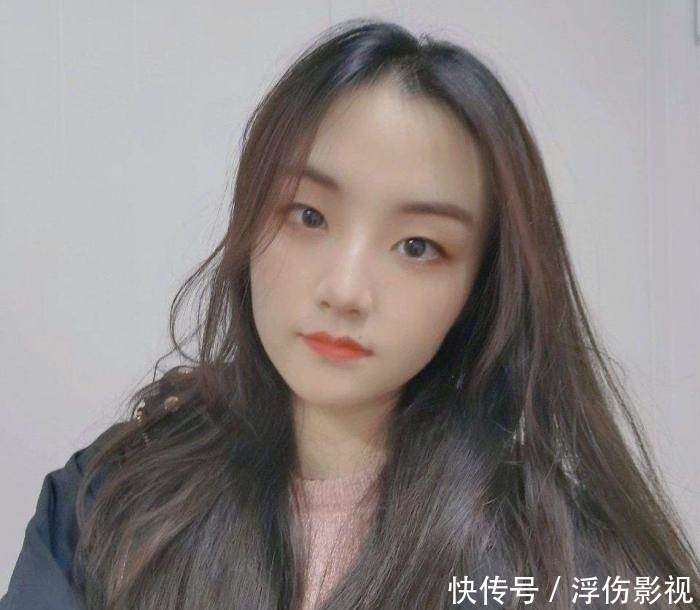 希林娜依 在《好声音》打败希林娜依·高的眼镜妹,如今大变样,美得认不出