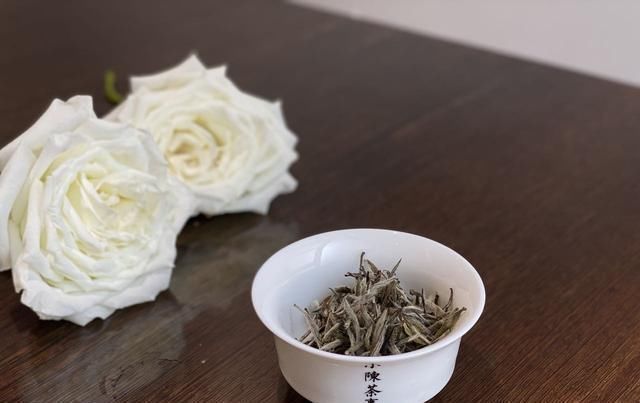 备受|白毫银针备受误解的3个表现,有人避之不及,但老茶友却只爱喝它