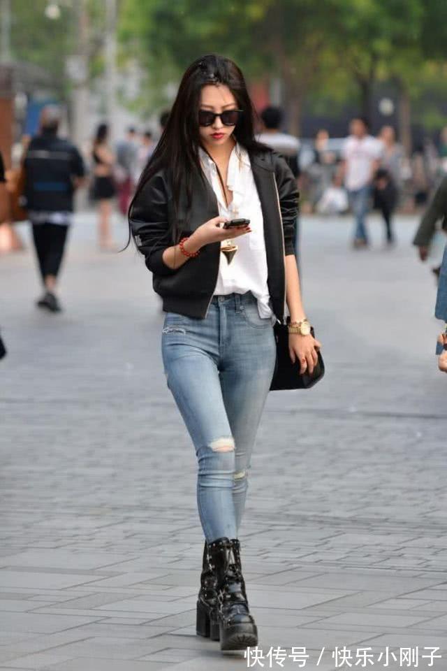 气质 酷酷的皮夹克搭配打底裤,气质又减龄打造出窈窕身材