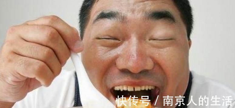 血糖|80岁老人得糖尿病40年,控糖有3个“诀窍”,2样东西可能很少碰