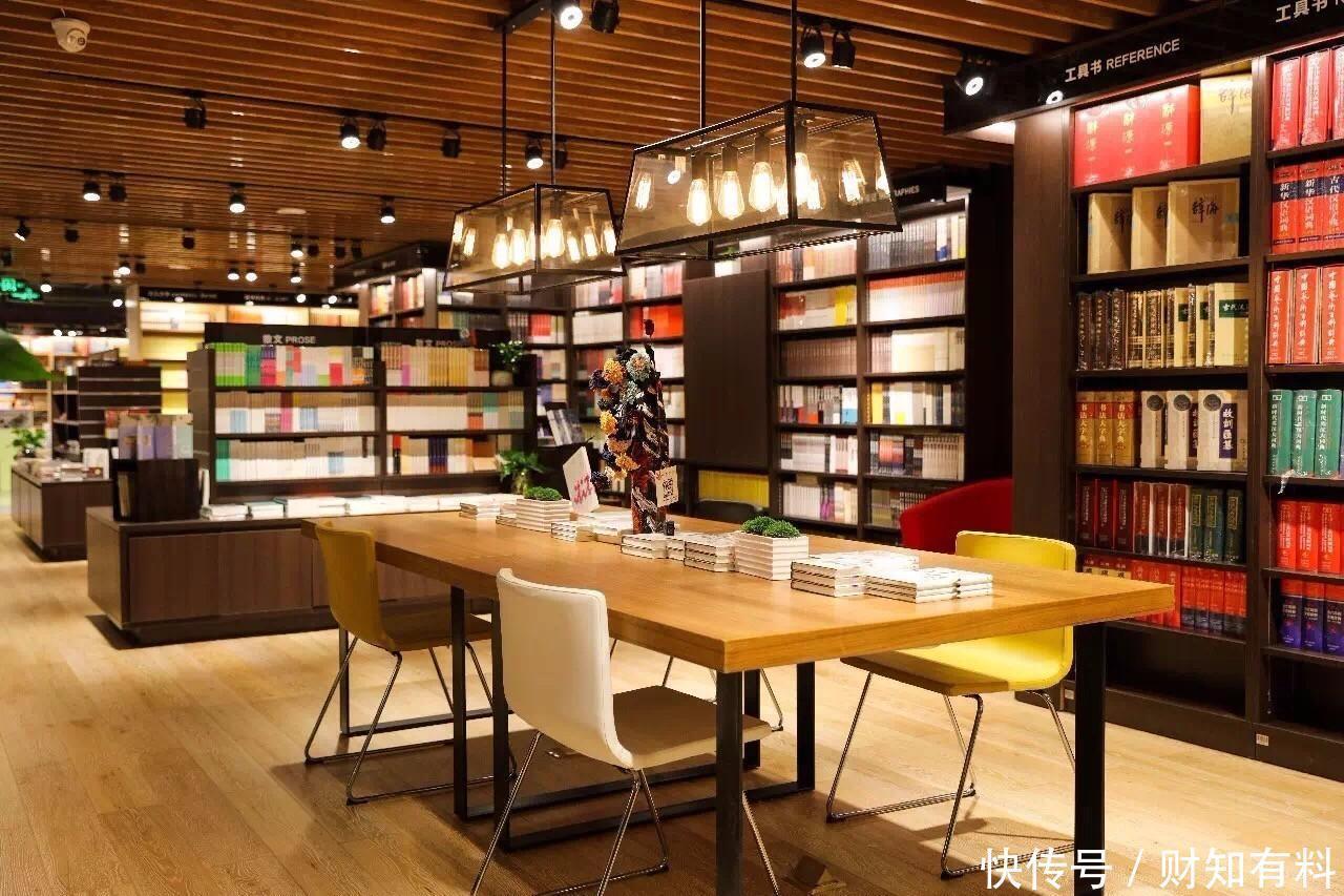 营收 门店又多又大,顾客只看不买,1.4万家新华书店为何还能营收90亿