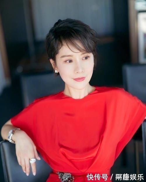 减龄 女人40岁后,别乱烫发这3种'短发'不仅减龄,还特别好看