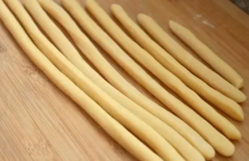 告诉|想吃芝麻条别买了,配方和手法告诉你,自己在家做,又香又酥