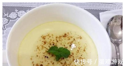 1杯牛奶2个鸡蛋，锅里一蒸，嫩滑爽口，奶香味浓郁，零失败甜品！