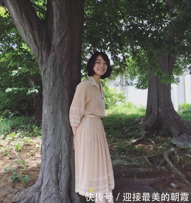 简单生活 这个日本“大妈”真会穿！日常穿搭减龄时尚，哪里像50+的女人