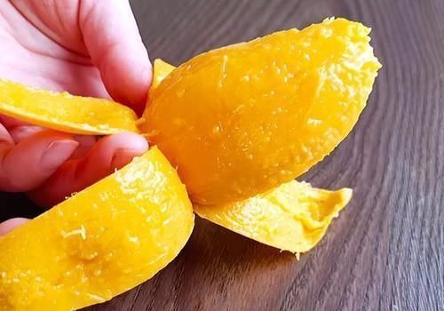 今天才知道，剥芒果皮这么简单，不脏手不流汁，这方法太棒了