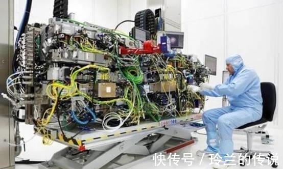 光刻胶|美国教授：如果造原子弹难度是1，那么中国造光刻机难度是10