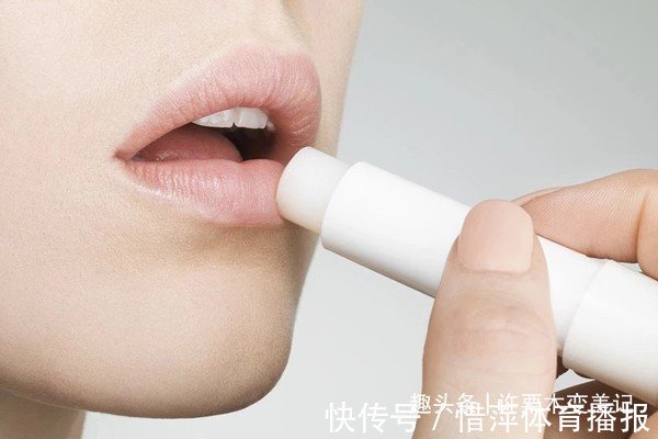 唇色 涂口红前需要先涂润唇膏吗？多数人都搞错了，难怪唇色悄悄变深了