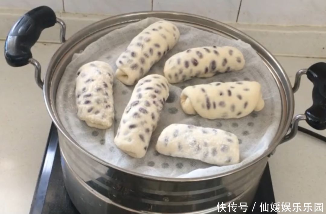 松软|红豆的另类做法,层层松软,营养又美味,隔三差五做给家人吃!