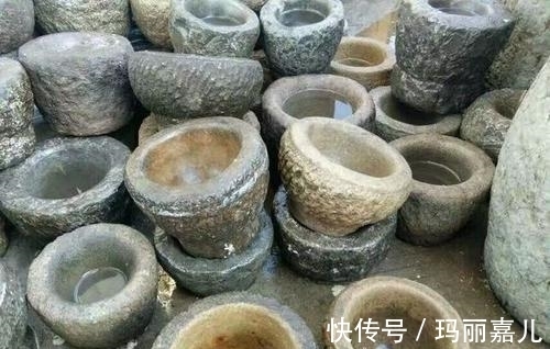 农村不要的老物件，用来养花美极了，造型雅致别有一番风味！