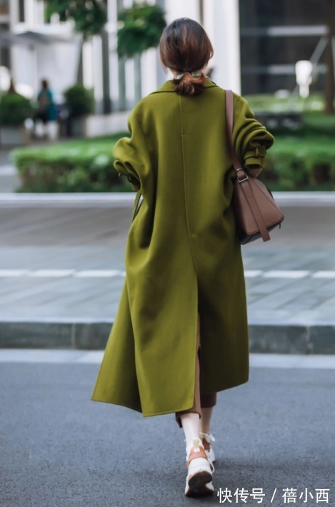 方头靴|穿大衣时别总搭小白鞋,试试配这“4种鞋子”,时髦显高还大气