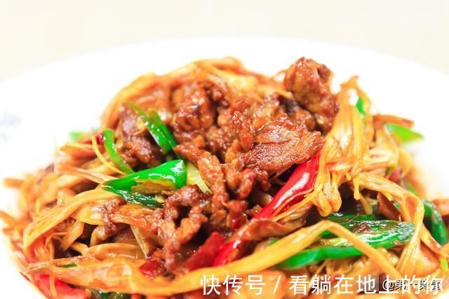 肉片|黄花菜炒肉最忌讳直接下锅炒，多做这两步，口感脆嫩劲道又不苦涩