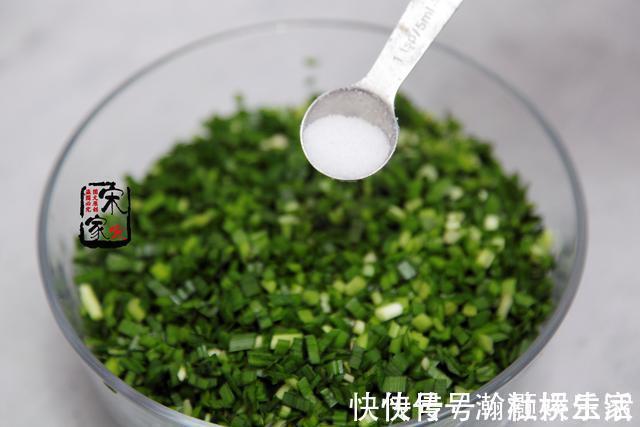盘子|韭菜这吃法,不放1滴水,外酥脆内香软,老爸一口气吃了1盘子!