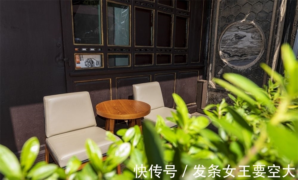 先生|承载八十余年记忆,在大理苍逸图书馆赴一场新旧时光里的文化之旅