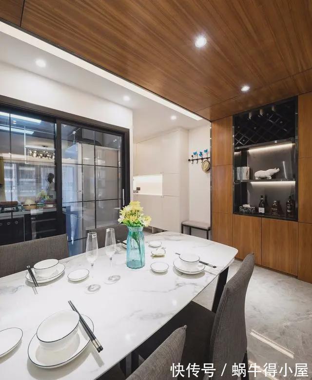 客厅|这个人装修太聪明，将次卧变成工作室，打通空间增强采光，超实用