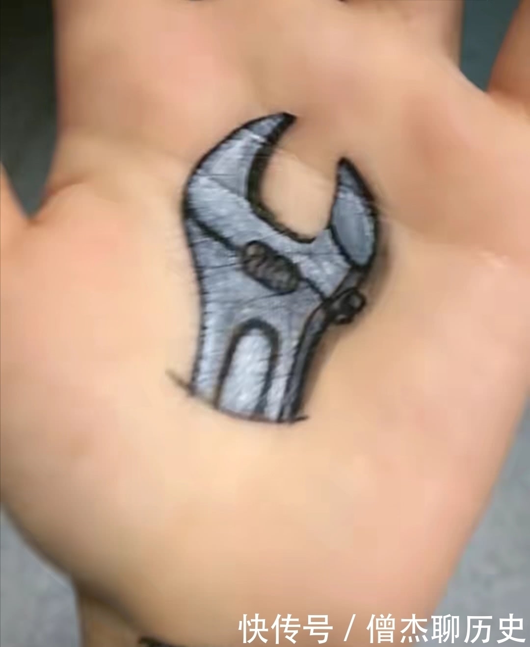 美术生手上画“钳子”,开始:不以为然,结尾:隔着屏幕都感觉疼!