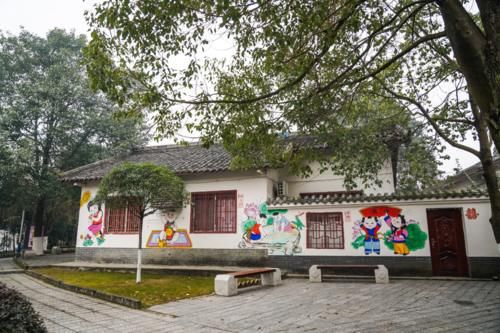 四川一个4A级文化旅游村，充满浓浓的年味，没有门票距成都73公里