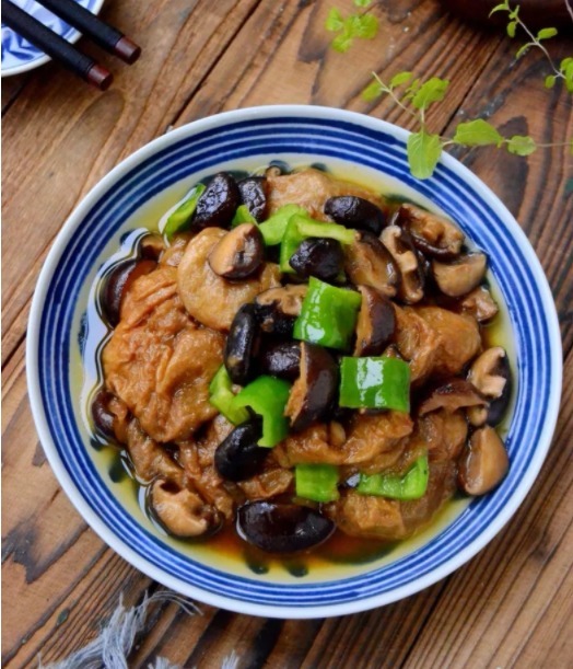 香菇跟它真是绝配，嫩滑多汁，五块钱一大盘，比大鱼大肉还香