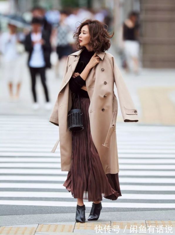 连衣裙 今年裙子“穿长不穿短”,这4个搭配方案太显气质,适合40岁女人