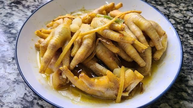 黄栀子|这样做的鸡爪太香了，软烂脱骨，一出锅浓浓的香味，好吃简单