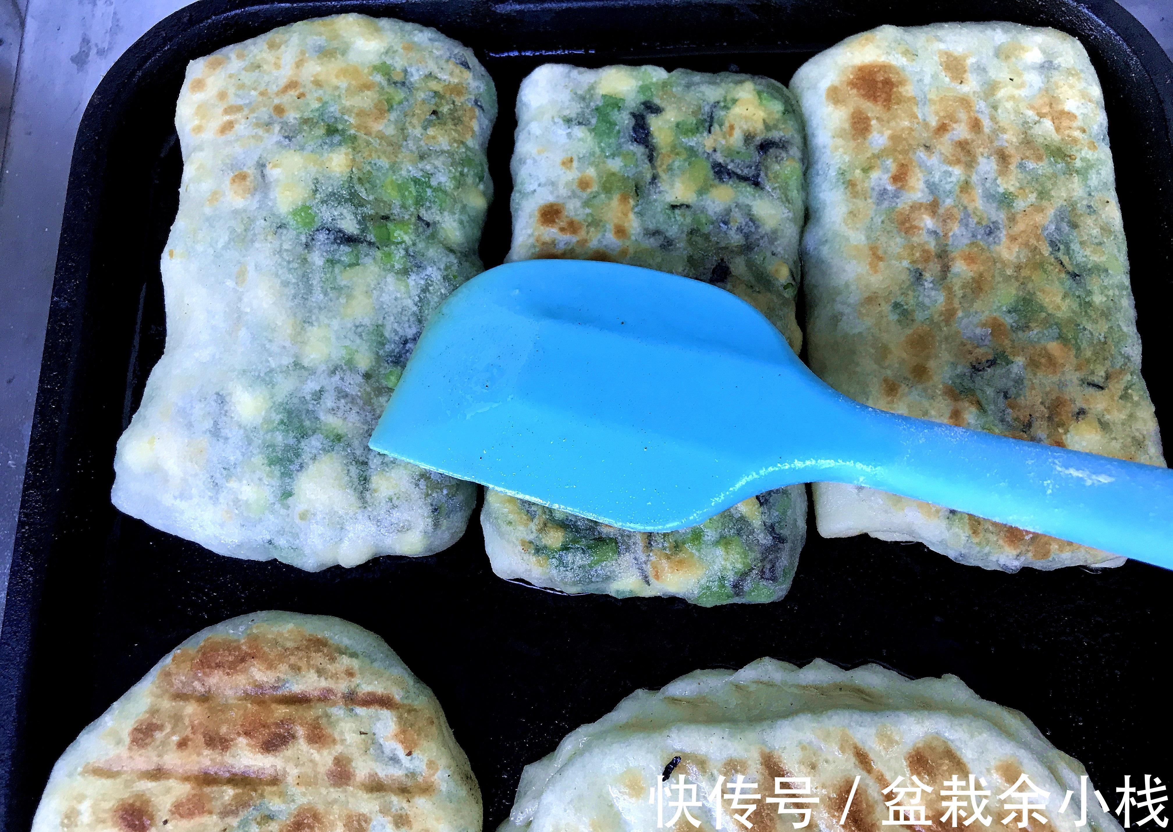 韭菜|这是婆婆烙的韭菜盒子,放了3天了还这么软,皮薄馅大,真香!