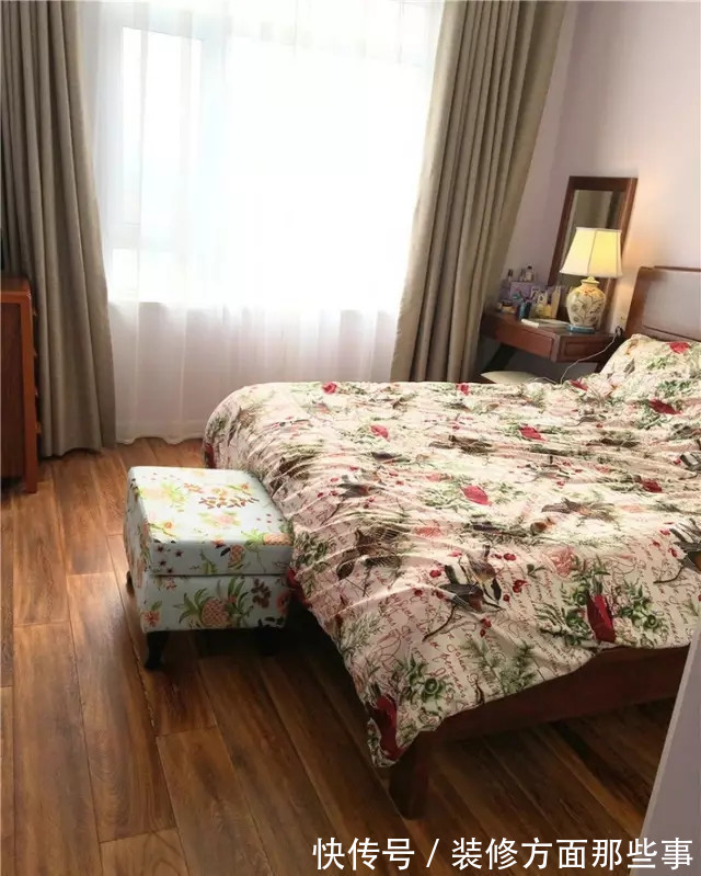 现代风|106平现代风三居室,横木吊顶的走廊将休闲的乡村风味带到室内