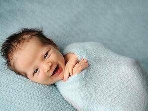 新生儿月子里有这几个表现,说明宝宝很聪明,而且是天生底子就好