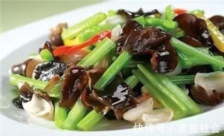 毛细血管|芹菜虽好,但吃了芹菜后,别再食用此种食物,告诉家里人