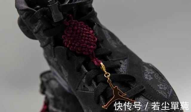 aj 一款有男码的女款AJ!让男生穿上一双“小黑裙”会是怎样的画风!