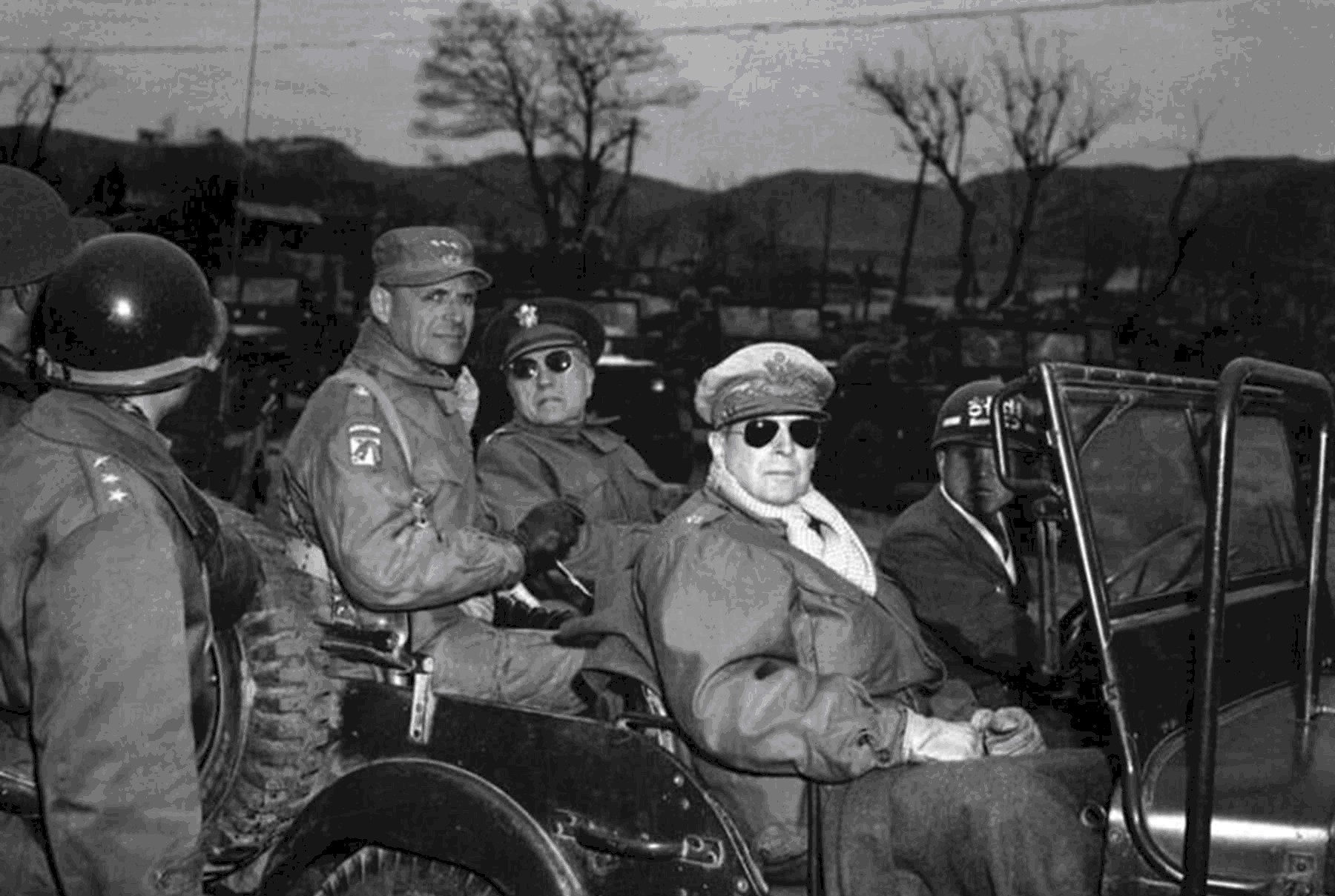 提出|抗美援朝时,麦克阿瑟曾提出投26颗原子弹,最后为啥没敢投放?