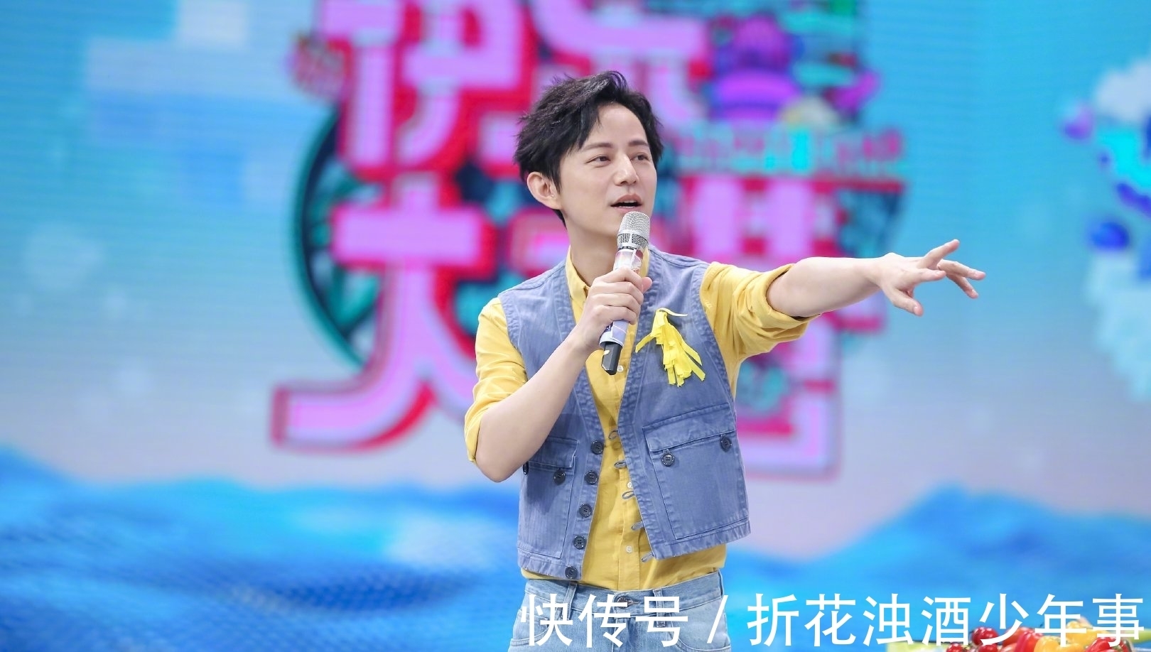 快樂(lè)家族5人沉寂后,湖南衛(wèi)視主持人大洗牌,2位后浪獨(dú)當(dāng)一面