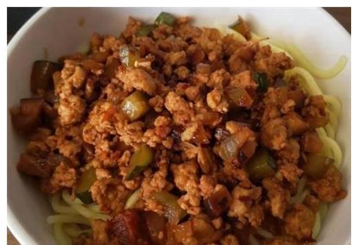 豆瓣酱|面条此吃法百吃不厌,10分钟就能做好,出锅后香味浓郁,做法简