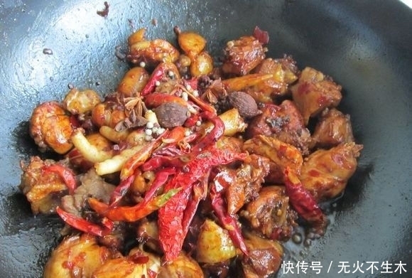 土鸡焖花卷|饭菜一锅出懒人必备,教你制作特色美食土鸡闷花卷,花卷比肉还香