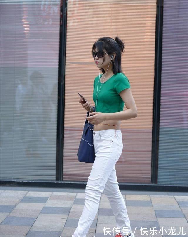 圆领 瑜伽裤尽显甜美风格,增添层次美感,怎么搭配也不出错