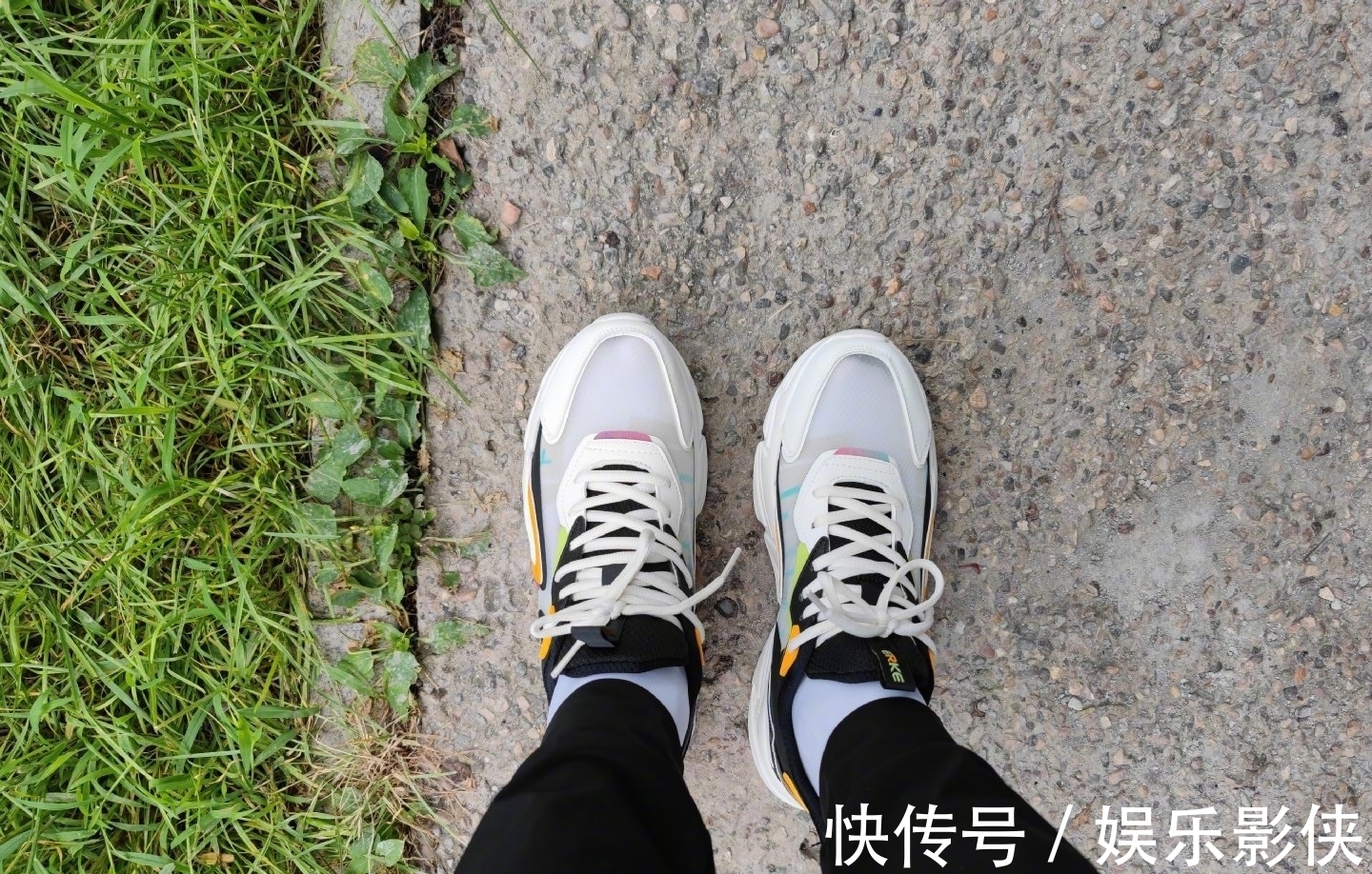 攻击|太奇葩!网友攻击鸿星尔克价格太贵,设计不好看,还涉嫌抄袭!