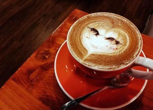 自然|为什么睡到半夜总是“自然醒”当心这2种情况,别再视若无睹