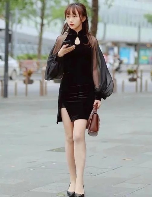 容貌|长发披肩的小美女,精致的穿搭美丽的容貌,展示独特的魅力