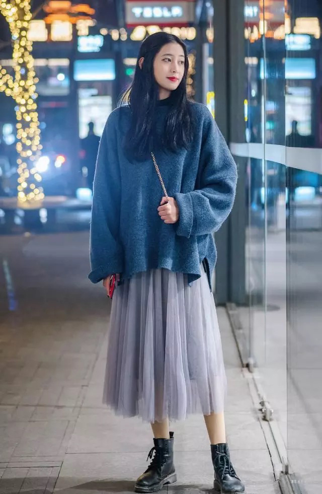 时尚|长发披肩的小美女,身穿个性连衣裙,时尚清新气质美