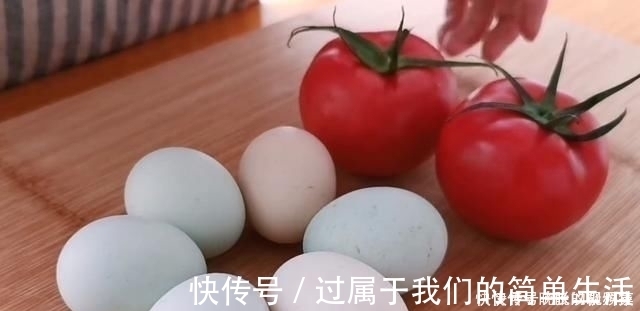 吃肉|面粉别蒸馒头了，加2个西红柿，不用蒸不用烙，出锅比吃肉还香