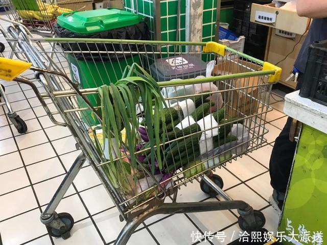  浪费|超市此5种食物，再便宜也别买，没营养还浪费钱，要学会区分