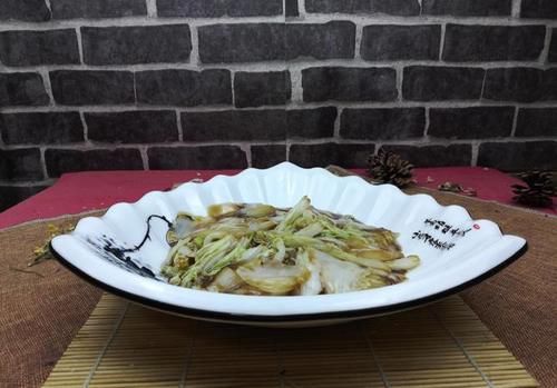 醋溜白菜看似简单,实难操作,对火候调味要求极高