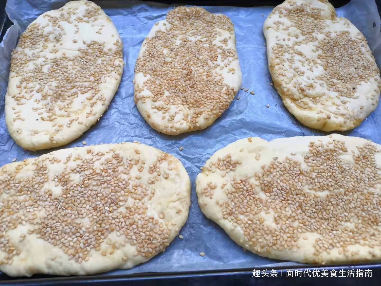 夏天孩子最馋这个饼，外酥里嫩，2块钱做一锅，放三天也不硬！